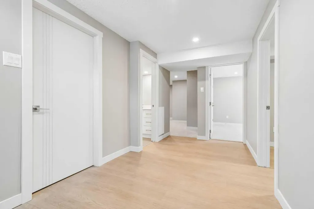 4319 19 Street NW Calgary AB T2L 2B8