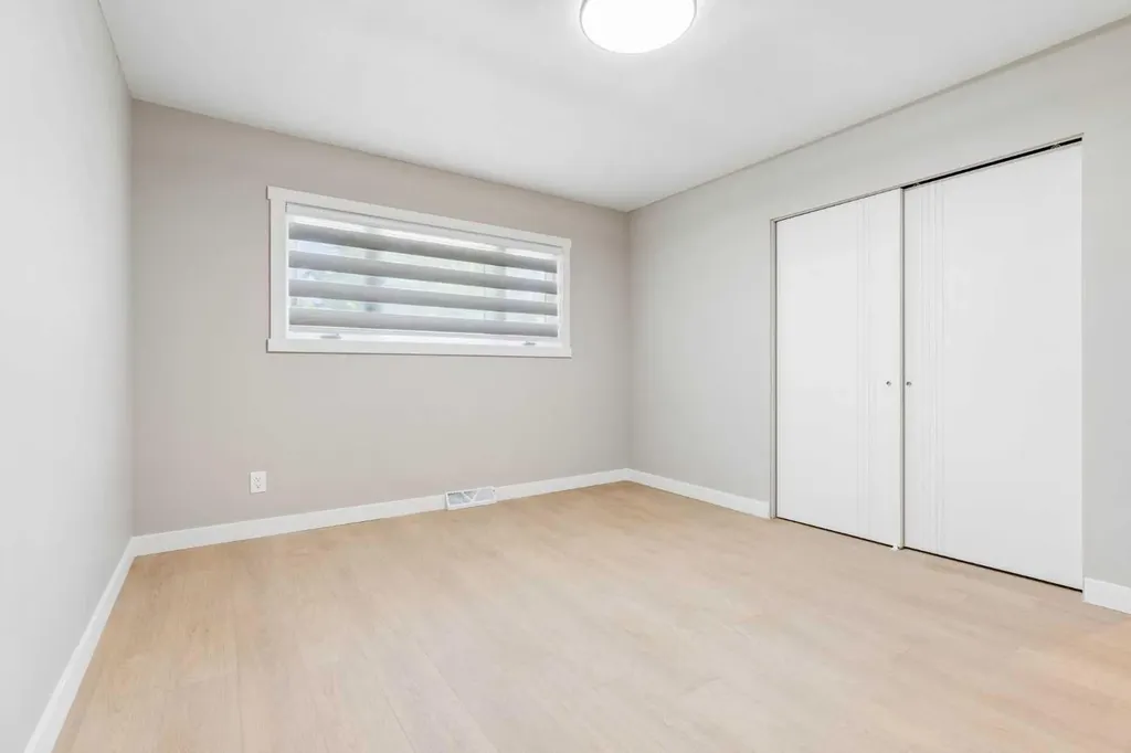 4319 19 Street NW Calgary AB T2L 2B8