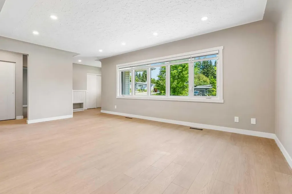 4319 19 Street NW Calgary AB T2L 2B8