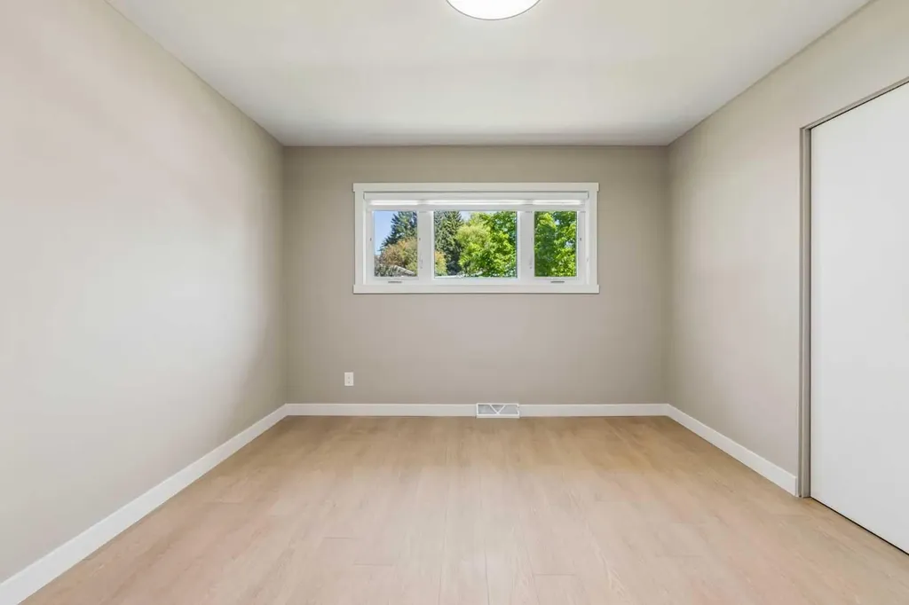 4319 19 Street NW Calgary AB T2L 2B8