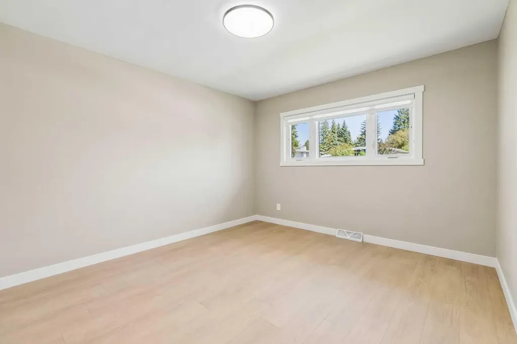 4319 19 Street NW Calgary AB T2L 2B8