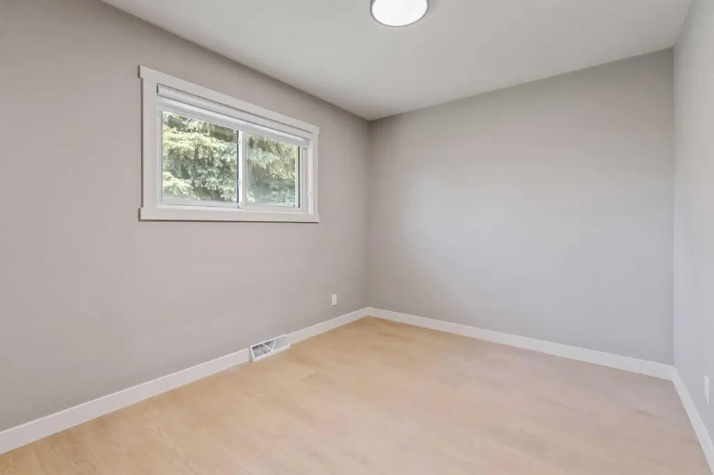 4319 19 Street NW Calgary AB T2L 2B8