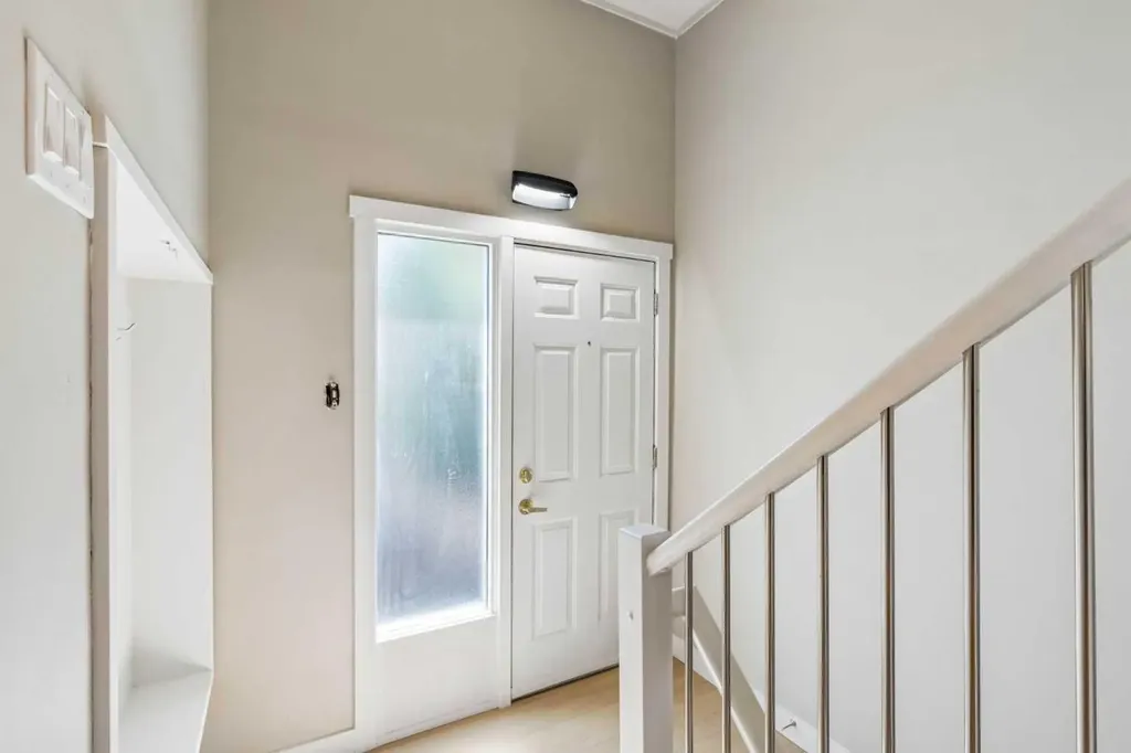 4319 19 Street NW Calgary AB T2L 2B8