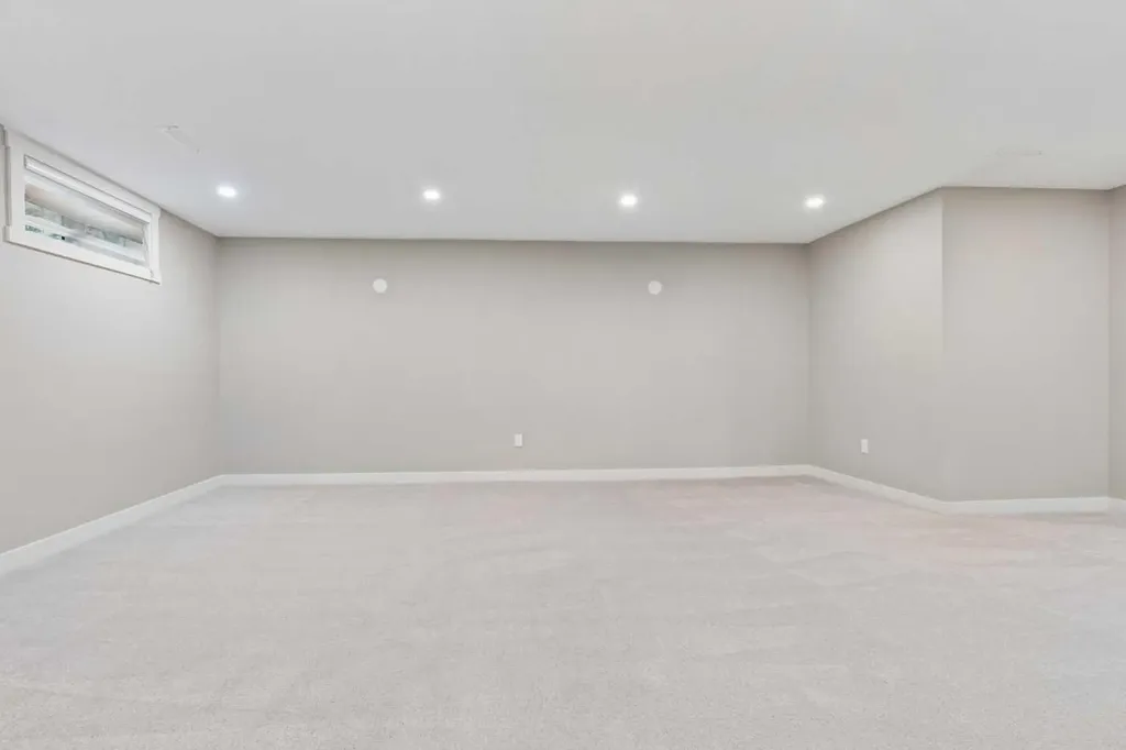 4319 19 Street NW Calgary AB T2L 2B8