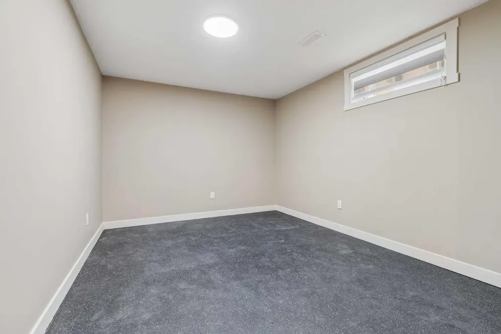 4319 19 Street NW Calgary AB T2L 2B8