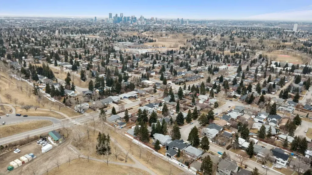 4319 19 Street NW Calgary AB T2L 2B8