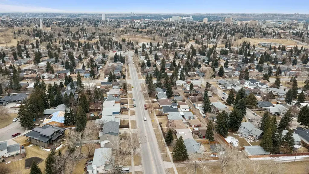 4319 19 Street NW Calgary AB T2L 2B8