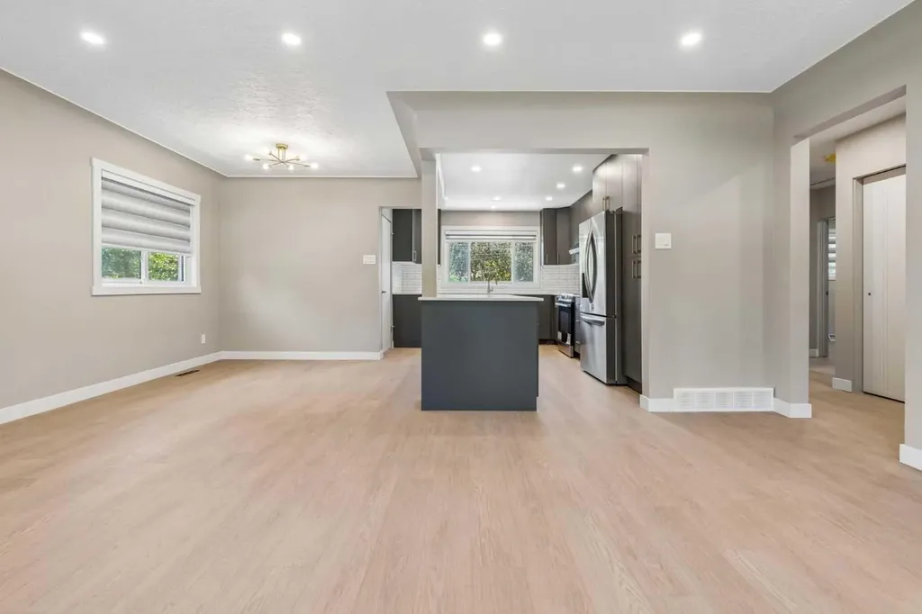 4319 19 Street NW Calgary AB T2L 2B8