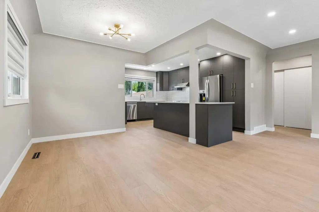 4319 19 Street NW Calgary AB T2L 2B8
