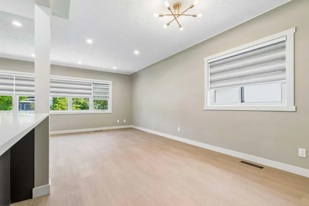 4319 19 Street NW Calgary AB T2L 2B8