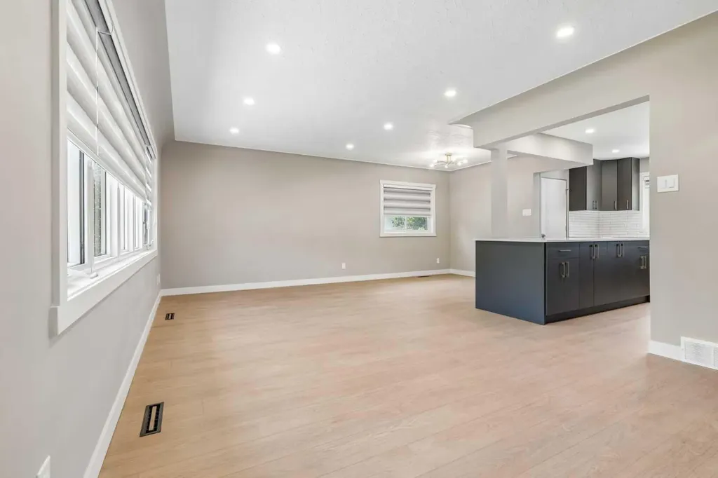 4319 19 Street NW Calgary AB T2L 2B8