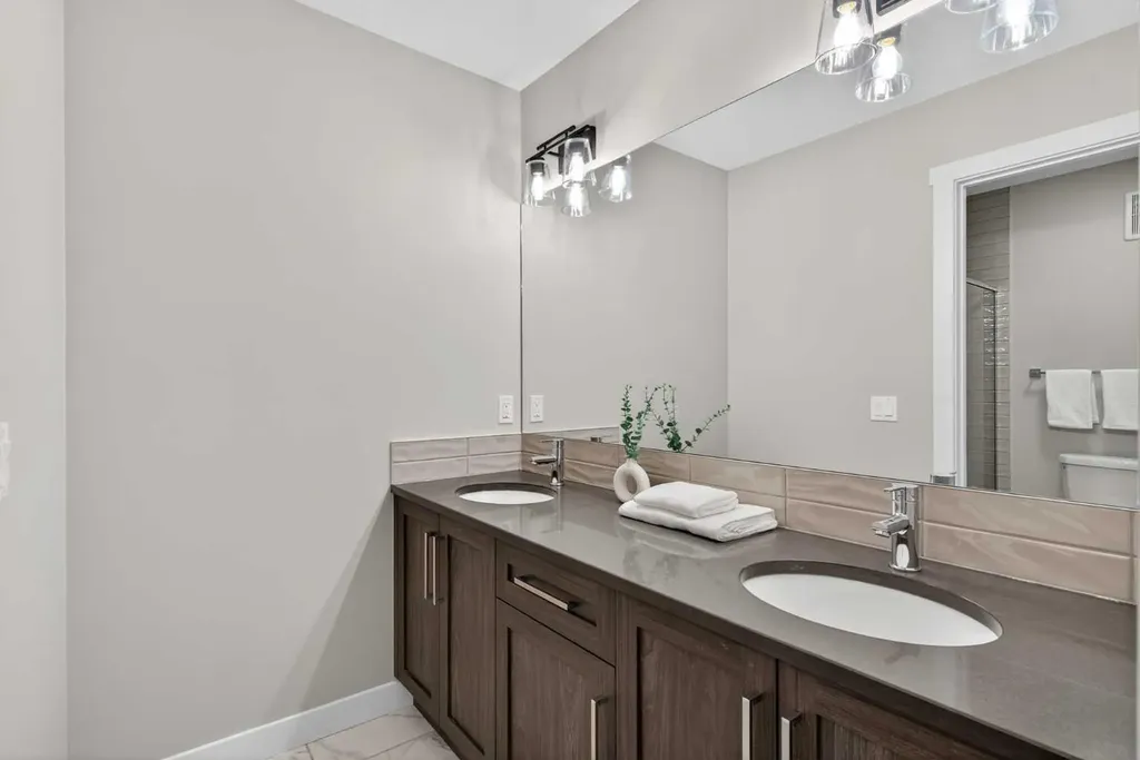 120 Southbow Avenue Cochrane AB T4C 2S6