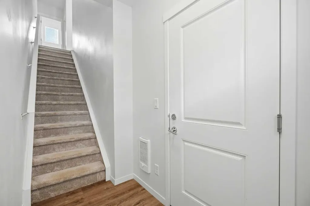 355 Nolancrest Heights NW Calgary AB T3R 0Z9