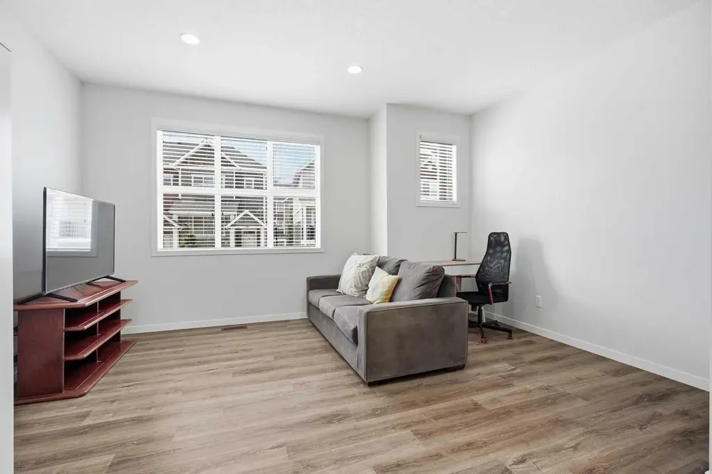355 Nolancrest Heights NW Calgary AB T3R 0Z9