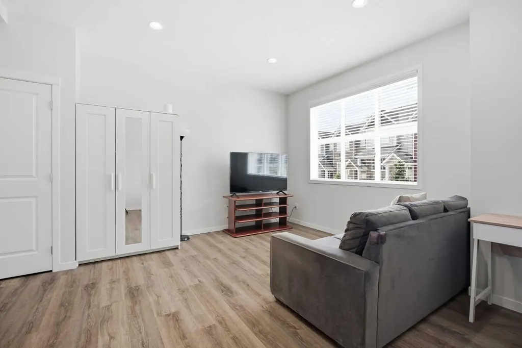 355 Nolancrest Heights NW Calgary AB T3R 0Z9