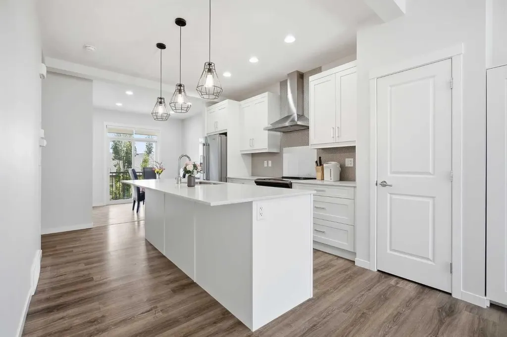 355 Nolancrest Heights NW Calgary AB T3R 0Z9