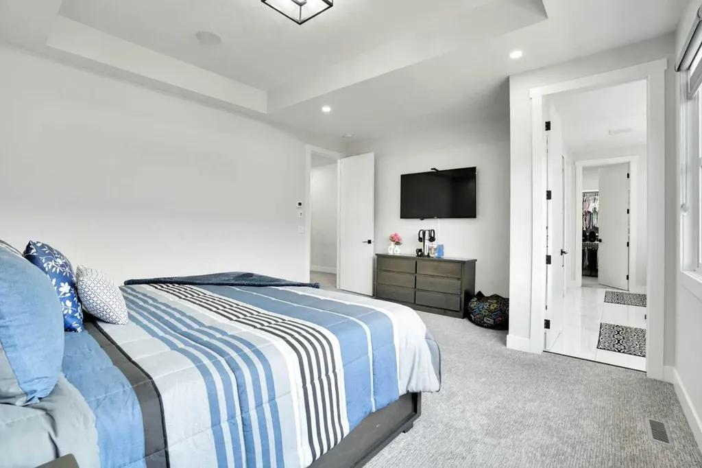 36 Waterford Terrace Chestermere AB T1X2P6