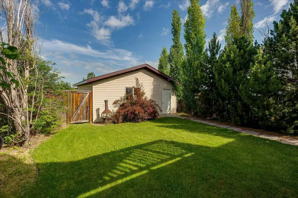 44 Osler Crescent Red Deer AB T4P 4E8