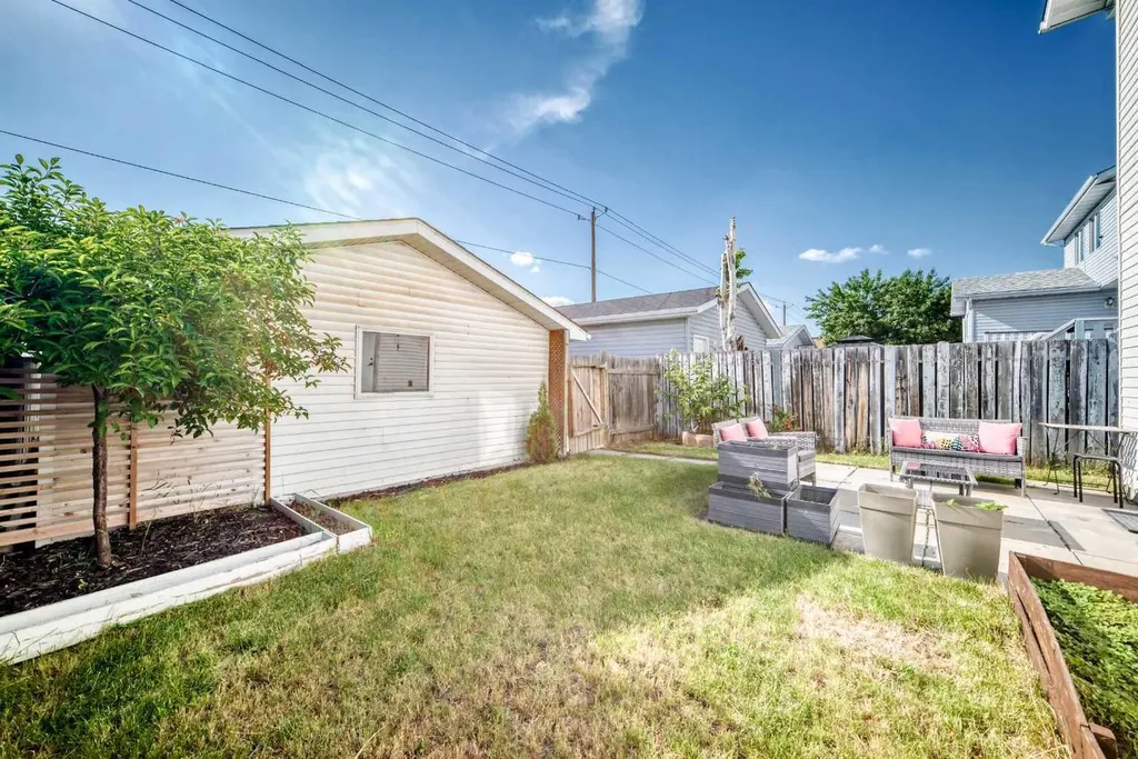3628 Catalina Boulevard NE Calgary AB T1Y 6W6