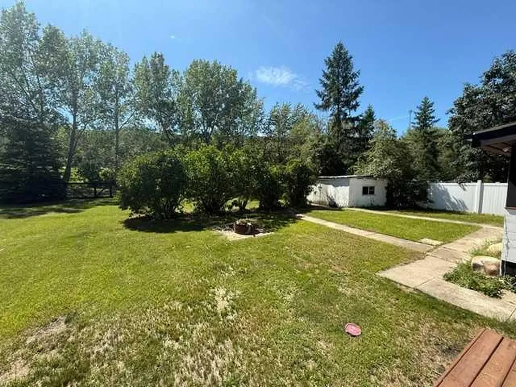 8801 101 Avenue Peace River AB T8S1N8