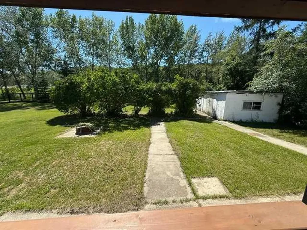 8801 101 Avenue Peace River AB T8S1N8