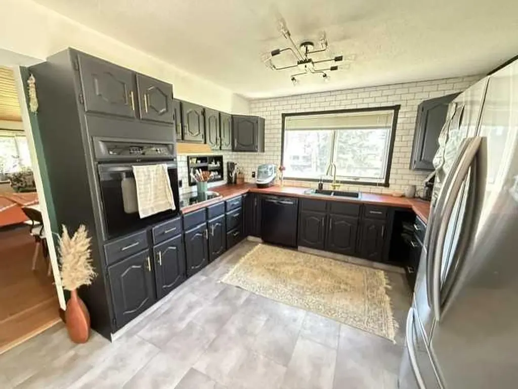 8801 101 Avenue Peace River AB T8S1N8