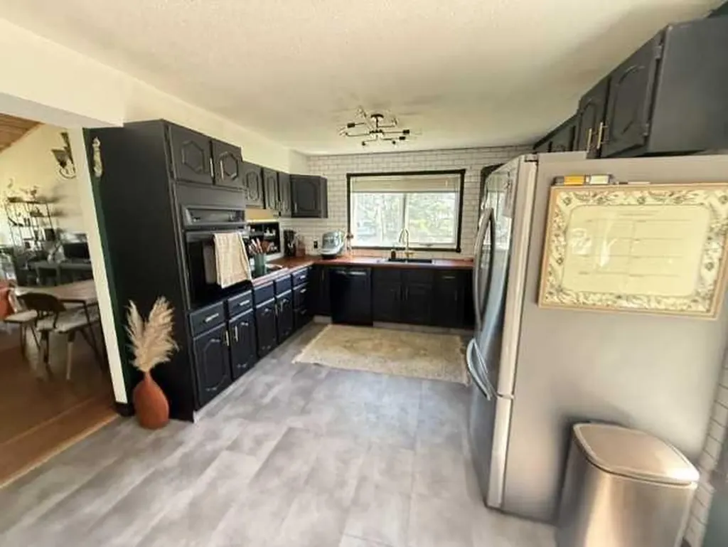 8801 101 Avenue Peace River AB T8S1N8