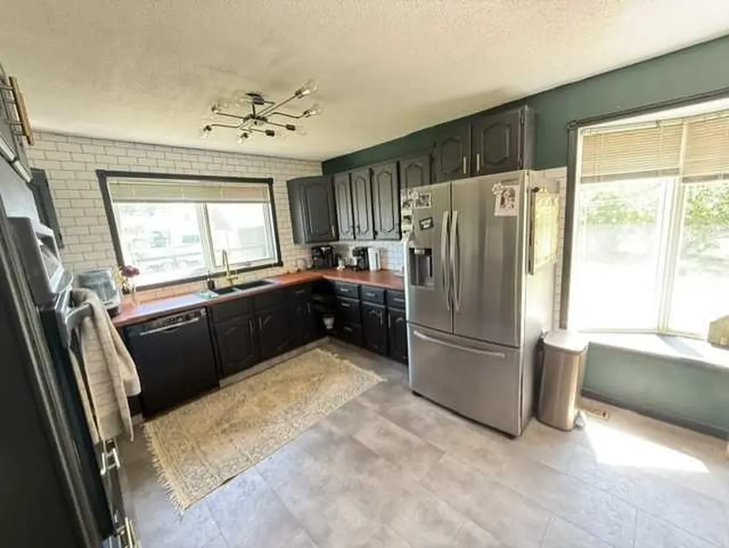 8801 101 Avenue Peace River AB T8S1N8