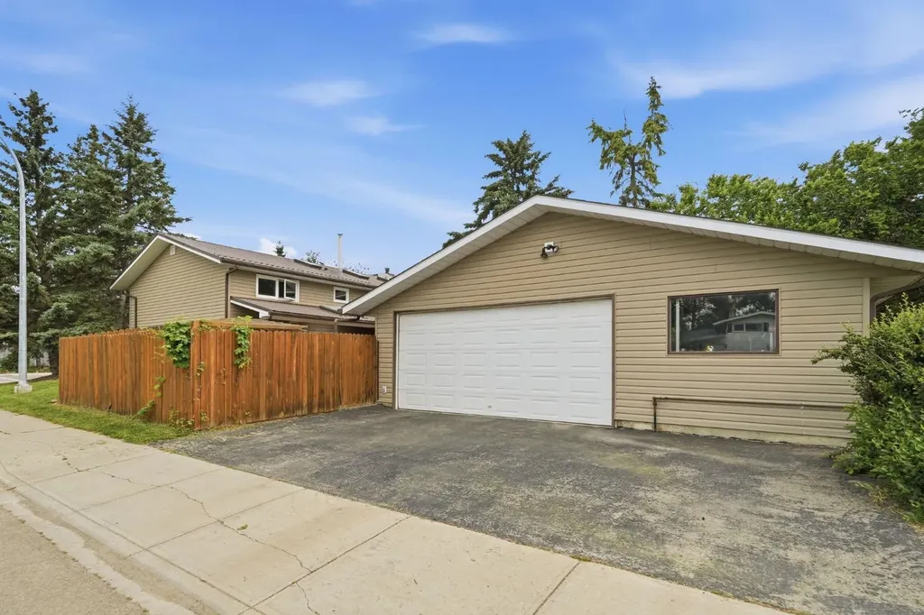 1239 Idaho Street Carstairs AB T0M0N0