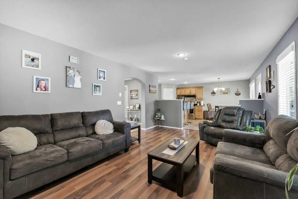 369 Stratton Way SE Medicine Hat AB T1B4M9