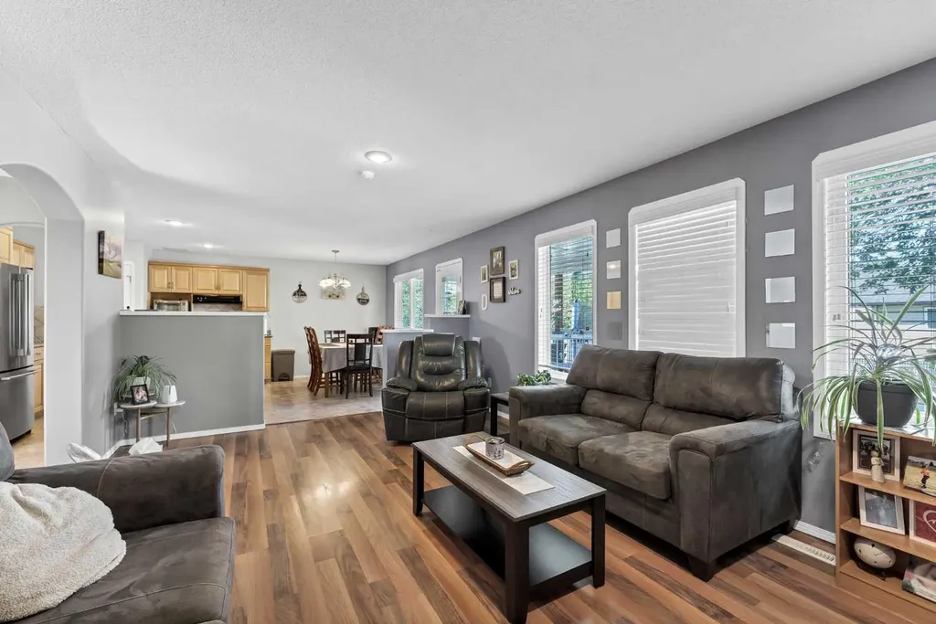 369 Stratton Way SE Medicine Hat AB T1B4M9