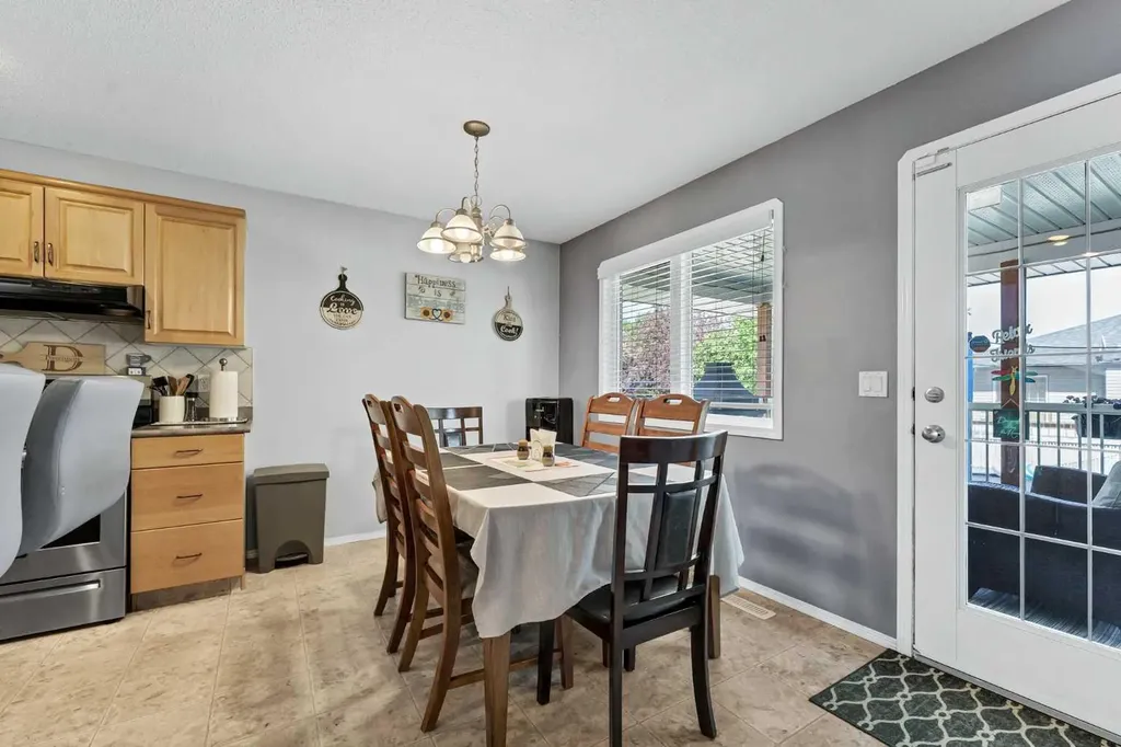369 Stratton Way SE Medicine Hat AB T1B4M9