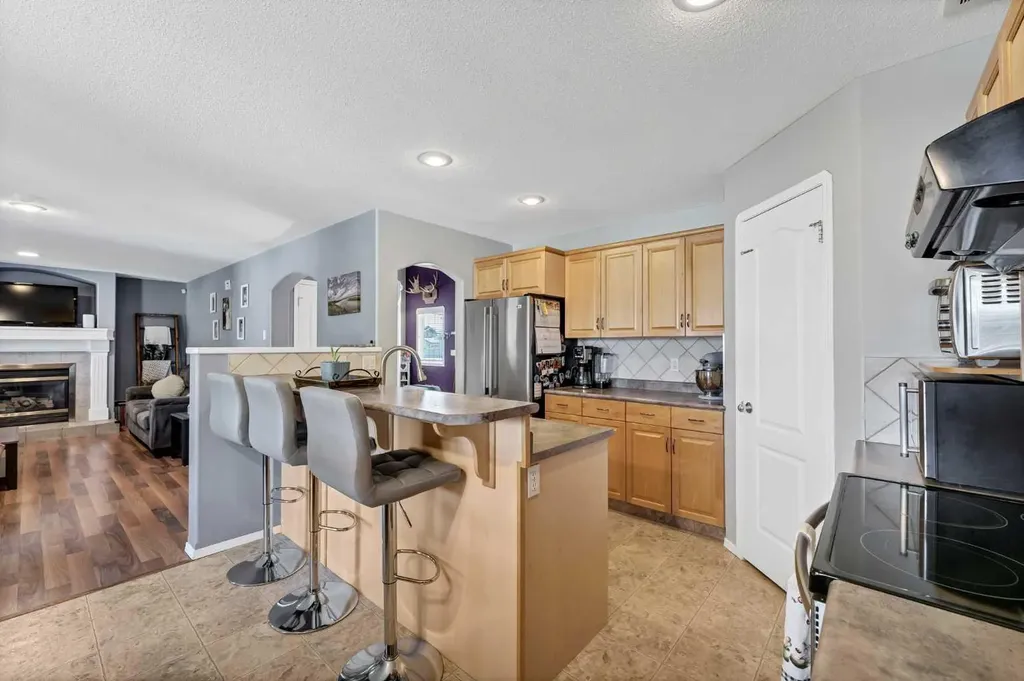 369 Stratton Way SE Medicine Hat AB T1B4M9