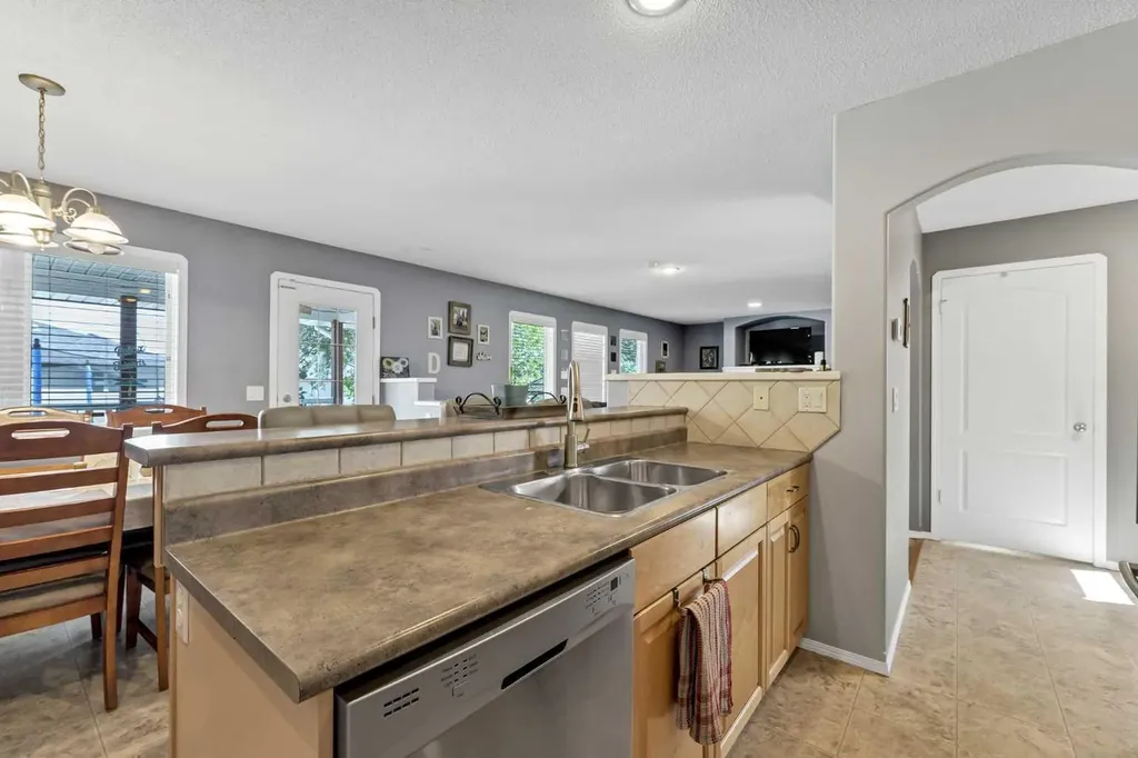 369 Stratton Way SE Medicine Hat AB T1B4M9