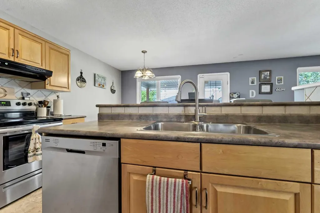 369 Stratton Way SE Medicine Hat AB T1B4M9