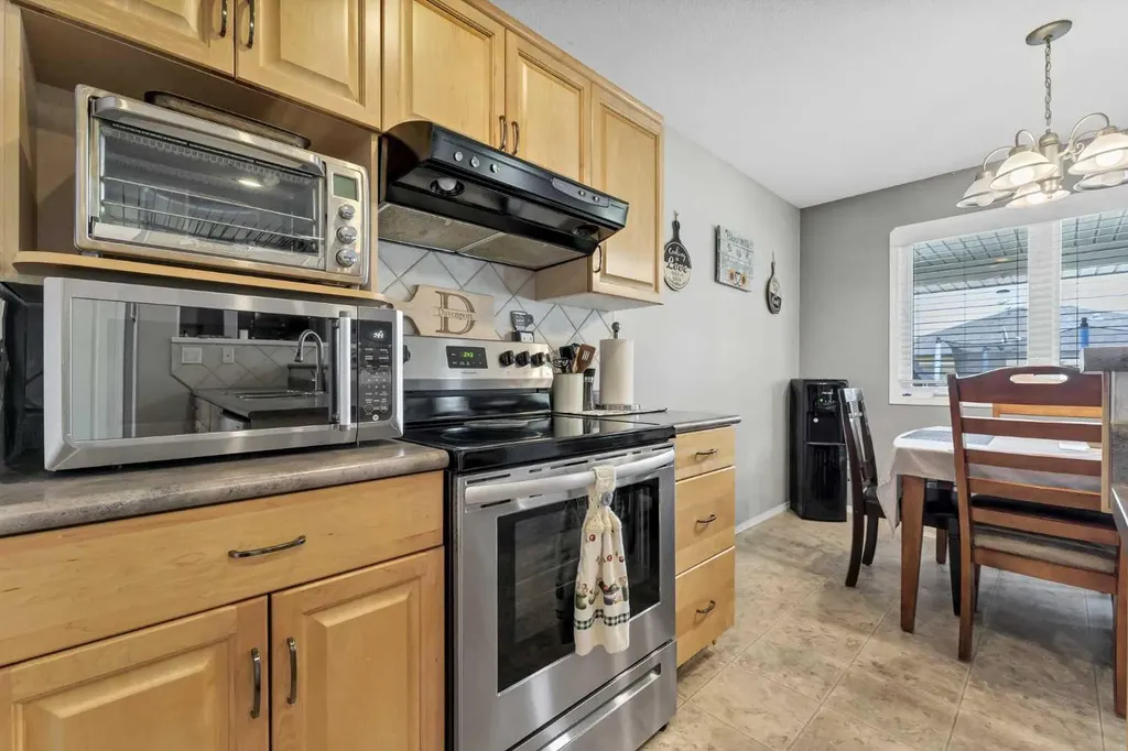 369 Stratton Way SE Medicine Hat AB T1B4M9