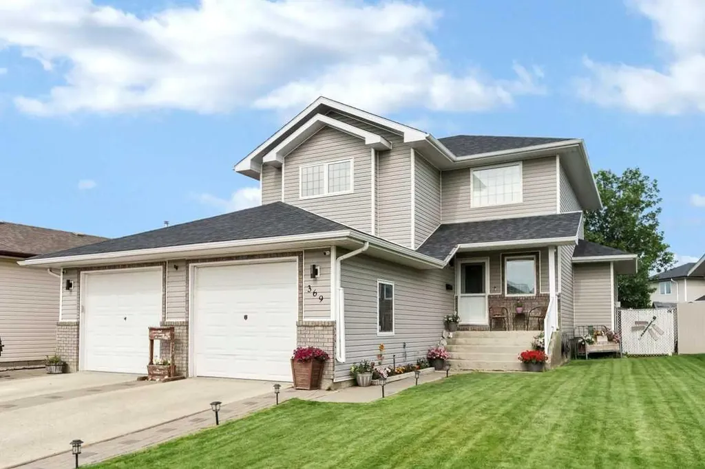 369 Stratton Way SE Medicine Hat AB T1B4M9