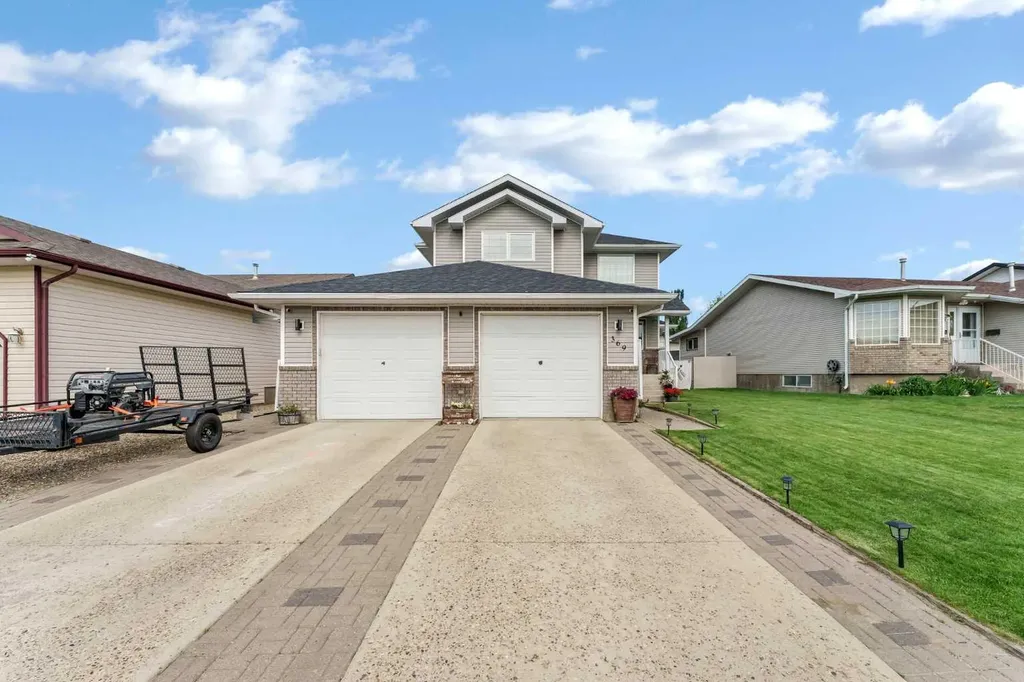 369 Stratton Way SE Medicine Hat AB T1B4M9