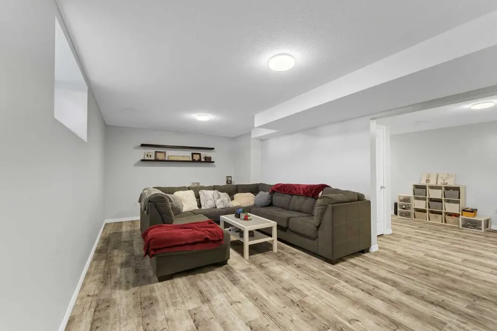 369 Stratton Way SE Medicine Hat AB T1B4M9