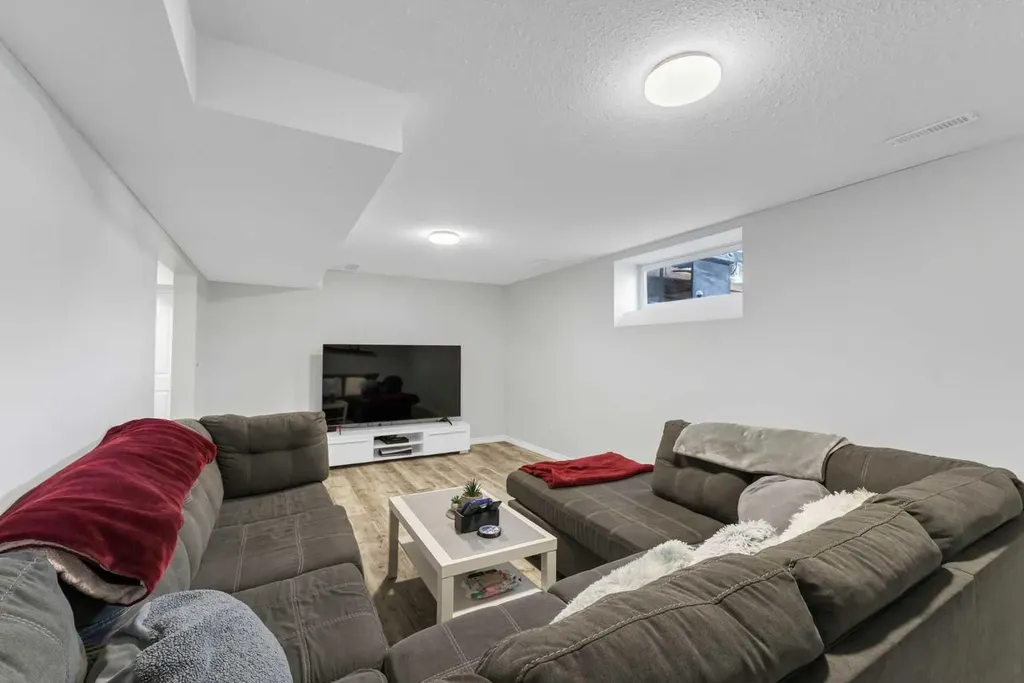 369 Stratton Way SE Medicine Hat AB T1B4M9