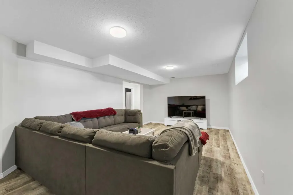 369 Stratton Way SE Medicine Hat AB T1B4M9