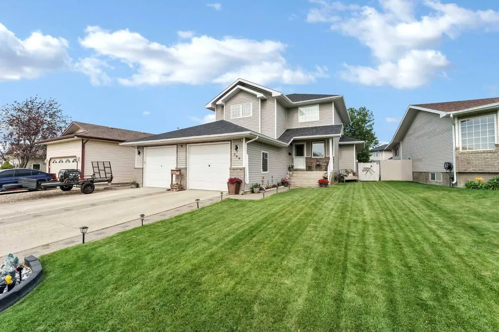 369 Stratton Way SE Medicine Hat AB T1B4M9