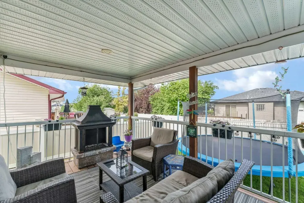 369 Stratton Way SE Medicine Hat AB T1B4M9