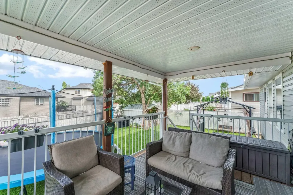 369 Stratton Way SE Medicine Hat AB T1B4M9