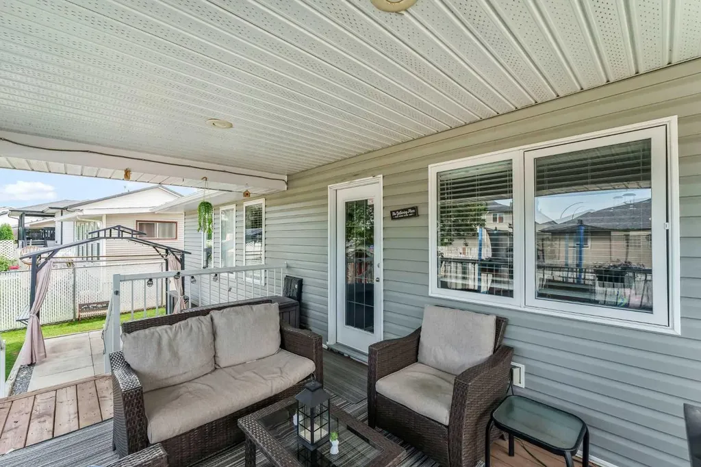 369 Stratton Way SE Medicine Hat AB T1B4M9