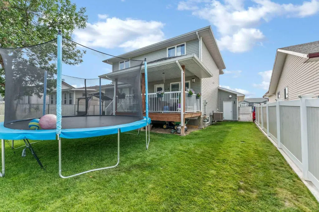 369 Stratton Way SE Medicine Hat AB T1B4M9
