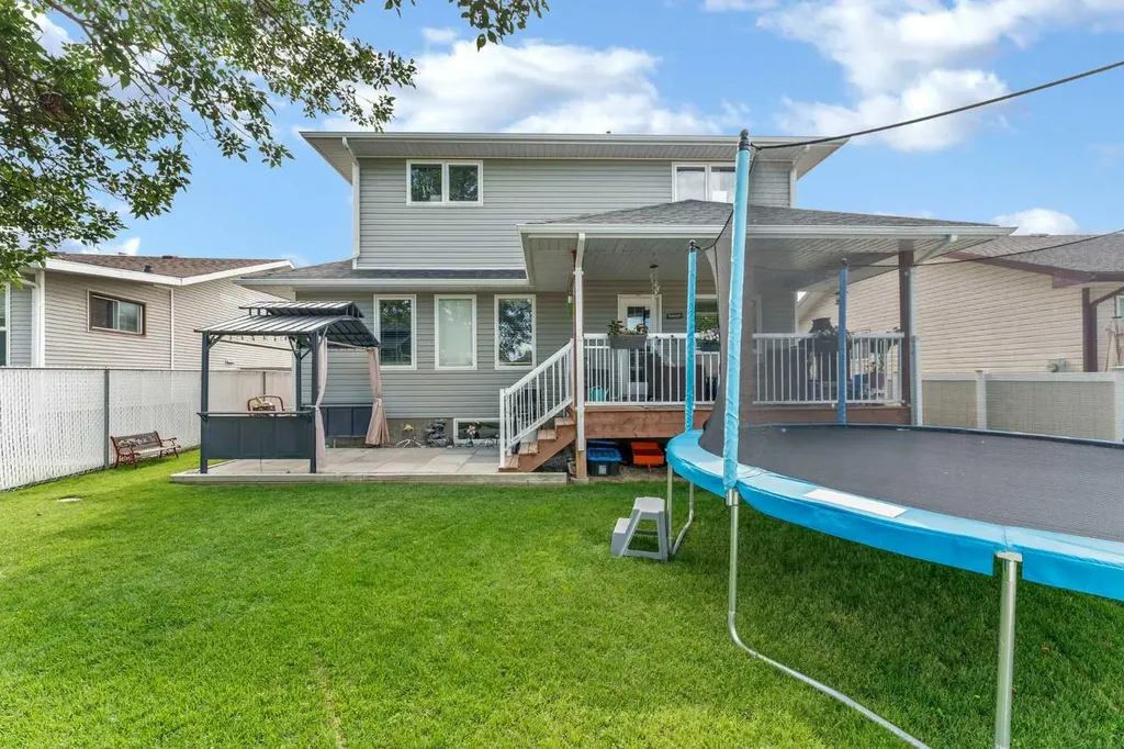 369 Stratton Way SE Medicine Hat AB T1B4M9