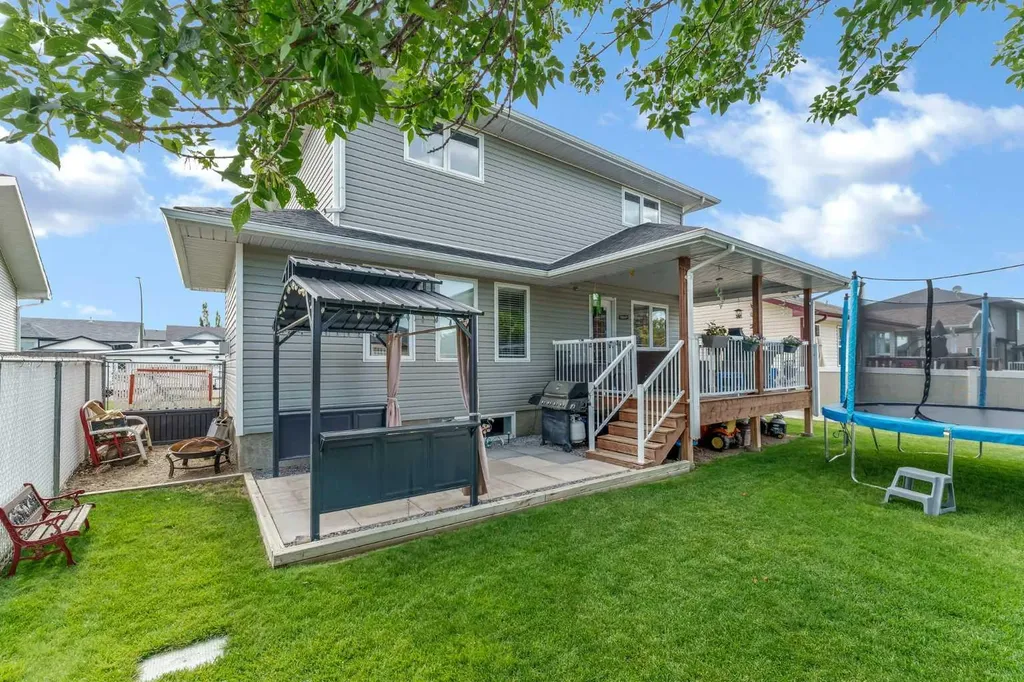 369 Stratton Way SE Medicine Hat AB T1B4M9