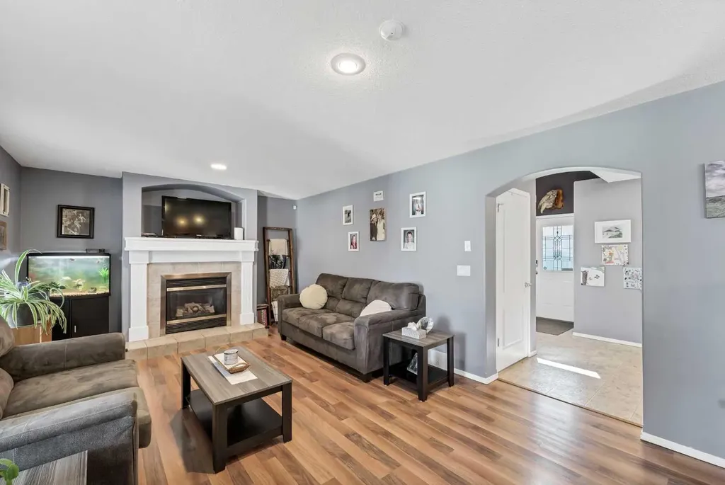 369 Stratton Way SE Medicine Hat AB T1B4M9