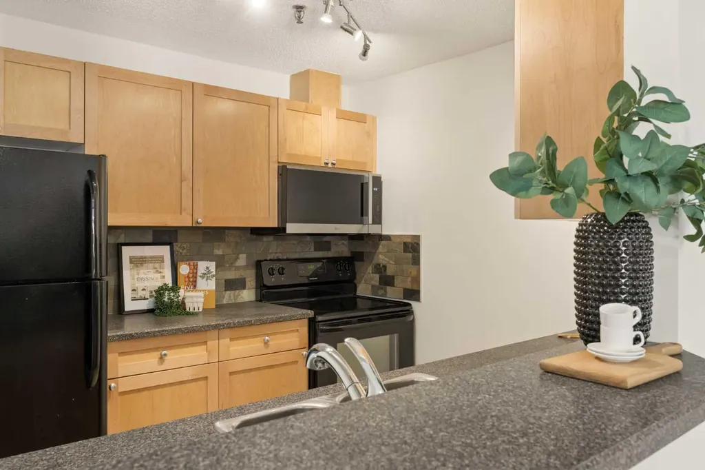 930 18 Avenue SW Calgary AB T2T 0H1